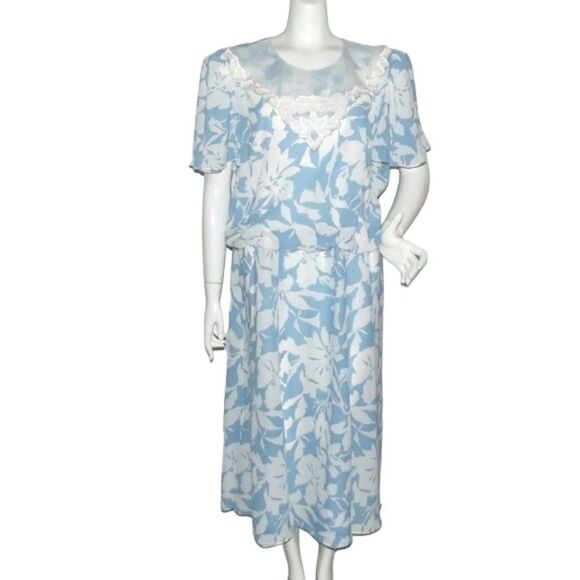Diane Von Furstenberg Dresses & Skirts - DIANE von FURSTENBERG Dress, XL, Blue/White Floral, VINTAGE, White Lace Bib